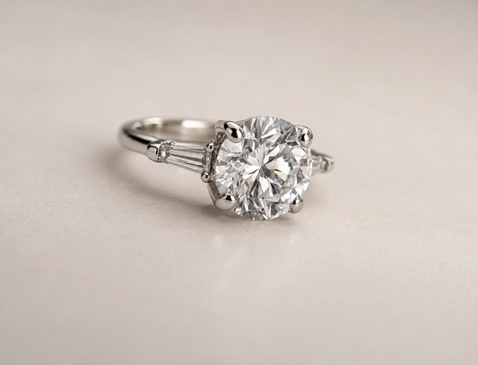 Arpage - 5.50ct Round & Baguette Cut Diamond White Gold Ring
