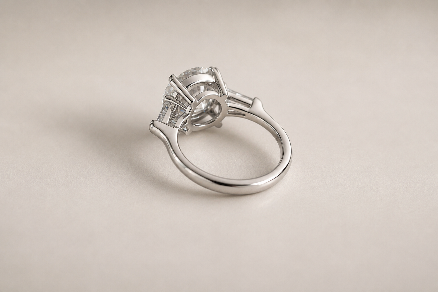 Arpage - 5.50ct Round & Baguette Cut Diamond White Gold Ring