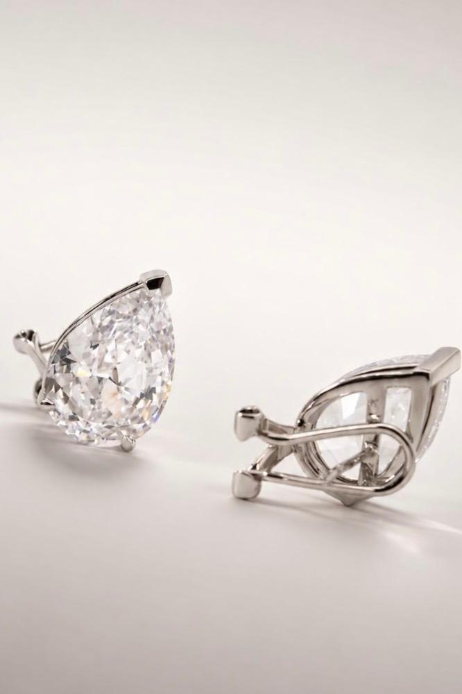 Starlet | Tilted 10ct Pear Studs